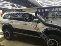 Накладка на дверь. Mitsubishi Pajero Sport, KH0 Двигатели: 4D56, 6B31, 4M41. Под заказ