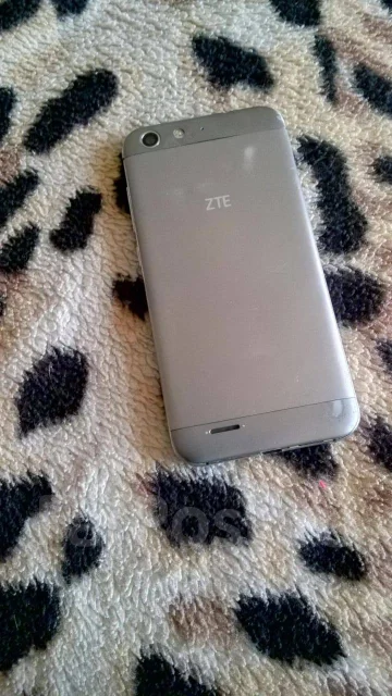 ZTE Blade X7. �/� ����