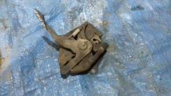 Замок капота. Mazda Capella, GD6P, GD8A, GD8B, GD8J, GD8P, GD8R, GD8S, GD8Y, GDEA, GDEB, GDEP, GDER, GDES, GDFJ, GDFP, GV6V, GV8W, GVER, GVFR, GVFV, G...