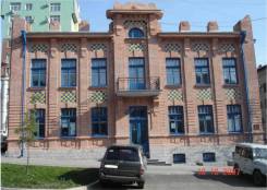 Особняк в центре. 462 кв. м., улица Калинина 108, р-н Кировский. Дом снаружи