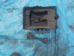 Крепление аккумулятора. Mazda Tribute, EP3W, EPEW, EPFW Ford Escape, EP3WF, EPEWF, EPFWF