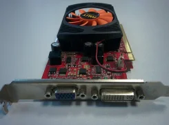 GeForce GT 220 ����