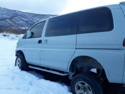 Стекло боковое. Mitsubishi Delica, PD8W