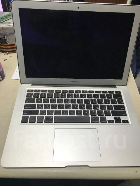 Apple MacBook Air 13 2011 Mid. 13.3", 1,7����, ��� 4 ��, ���� 120���, WiFi: 1, ����������� �� 3��. ����