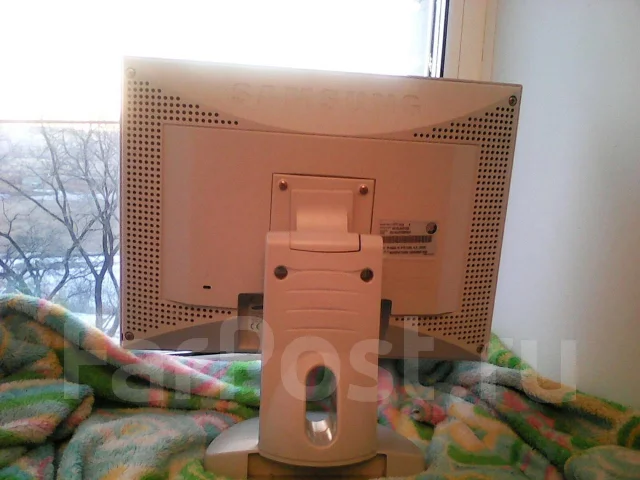 Samsung. 15" ����