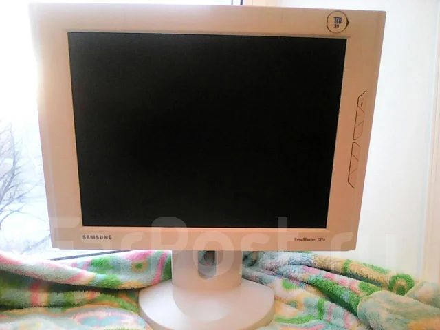 Samsung. 15" ����