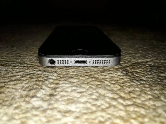 Apple iPhone SE 32Gb. �/� ����