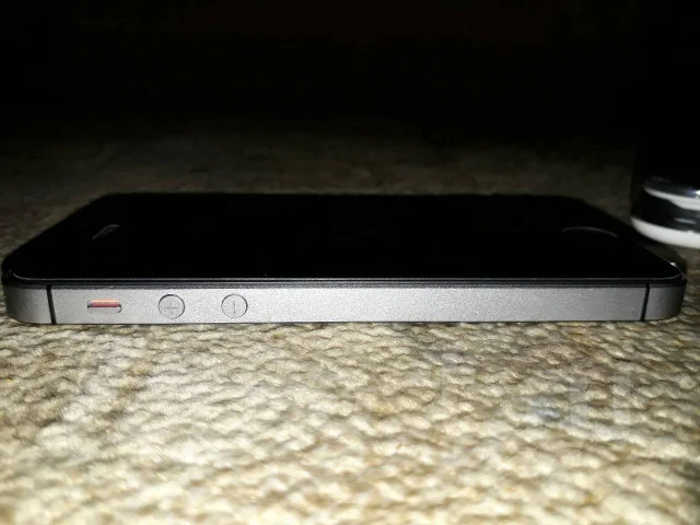 Apple iPhone SE 32Gb. �/� ����
