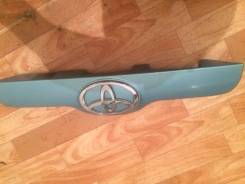 Накладка на дверь багажника. Toyota Sienta