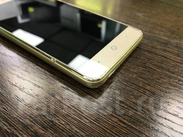 ZTE Blade X3. �/� ����
