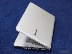Samsung N210. 10.1", 1,7����, ���� 250���, WiFi, Bluetooth, ����������� �� 2��. ����