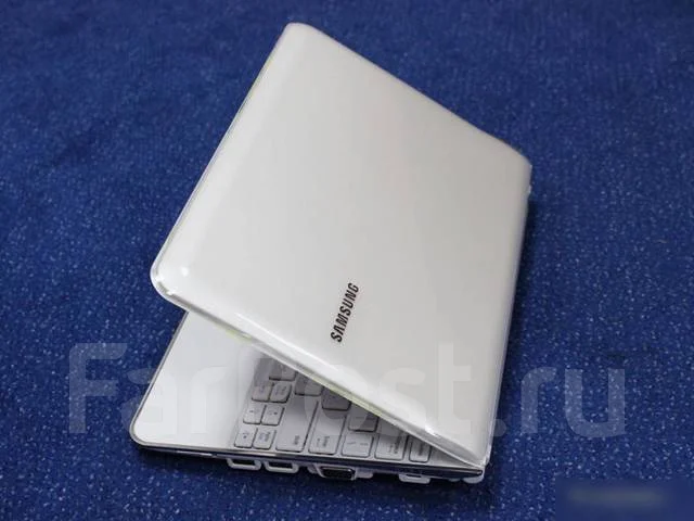 Samsung N210. 10.1", 1,7����, ���� 250���, WiFi: 1, Bluetooth: 1, ����������� �� 2��. ����
