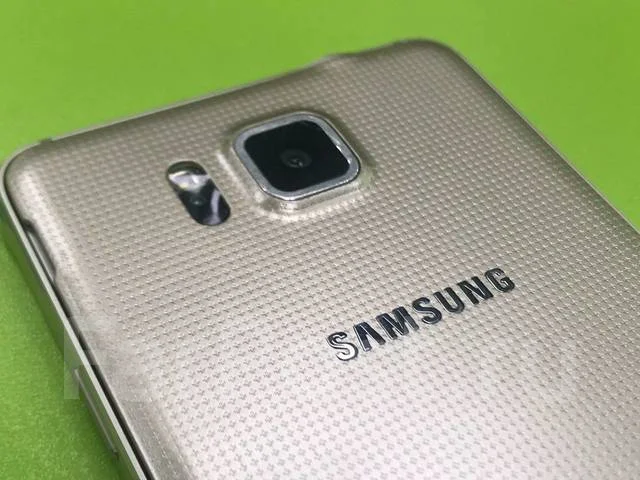 Samsung Galaxy Alpha. �/� ����