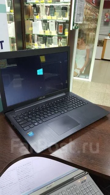 Asus X553MA. 15.6", 2,2����, ��� 2048 ��, ���� 500���, WiFi: 1, Bluetooth: 1, ����������� �� 1��. ����