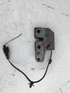 Замок капота. Volkswagen Polo, 9N, 9N3 Двигатели: AMF, ASY, ASZ, ATD, AUA, AWY, AXR, AXU, AZQ, BAY, BBM, BBU, BBY, BBZ, BJX, BKY, BLT, BMD, BME, BMT...
