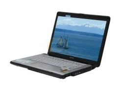Toshiba. 15.6", 2,2����, ��� 2048 ��, ���� 250���, WiFi