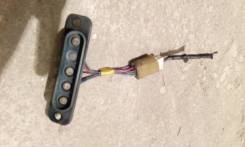 Датчик открытия двери, концевик двери. Mitsubishi Delica, PA4W, PA5V, PA5W, PB4W, PB5V, PB5W, PB6W, PC4W, PC5W, PD4W, PD5V, PD6W, PD8W, PE6W, PE8W, PF...