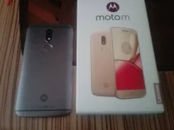 Moto M. �/�