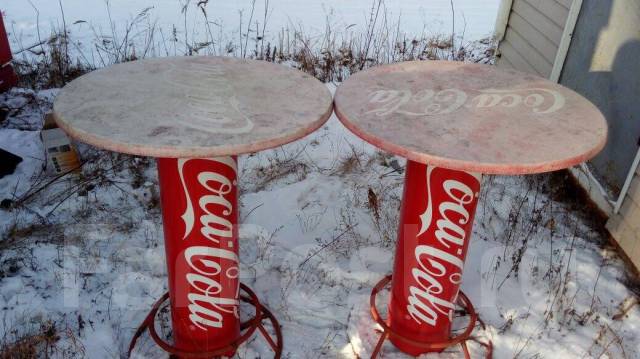 Столик кока кола уличный. Столы кока колы. Столы кока колы. Sliva wood deco. Столик coca-cola.
