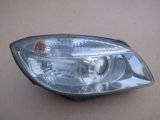 Фара. Skoda Fabia, 5J2, 5J5 Двигатели: BBM, BLS, BMS, BNM, BNV, BSW, BTS, BXW, BZG, CEVA, CFNA, CGGB, CGPA, CHFA, CHTA
