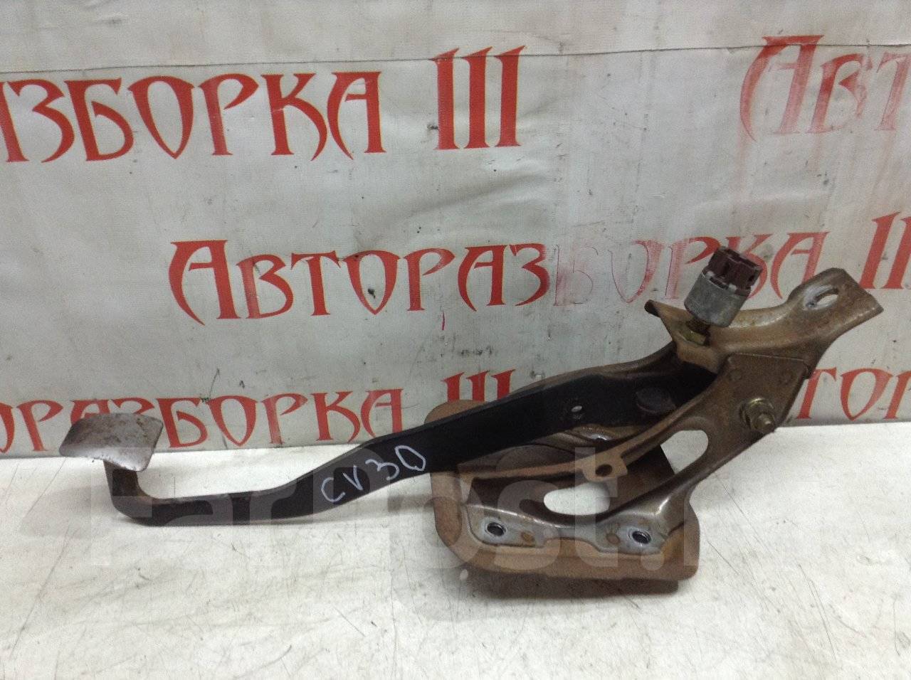 Дребезжит педаль тормоза тойота камри 50 кузов автомат - 95 фото