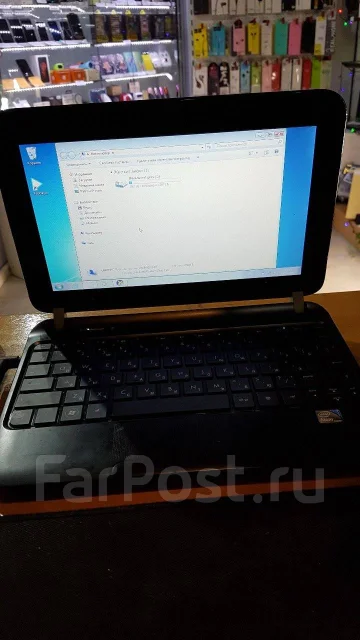 HP Mini 110. 10.1", 1,6����, ��� 2048 ��, ���� 320���, WiFi: 1, Bluetooth: 1, ����������� �� 3��. ����