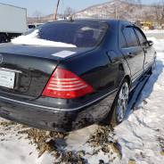 Задняя часть автомобиля Mercedes-Benz S500L