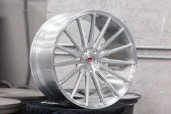 Vossen VPS-305. 8.0/9.0x18", 5x114.3, ET40/37, �� 73,1���. ��� ����� �� ���������� ����