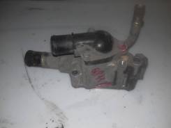 Корпус термостата. Nissan: Wingroad, Bluebird, Primera Camino, Primera, Avenir, Pulsar, Almera, Sunny, Bluebird Sylphy, Tino, Expert, Sentra, AD Двига...