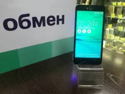 Asus ZenFone Selfie. �/�