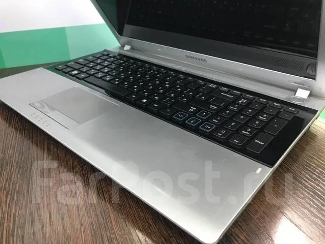 Samsung RV513. 15.6", 1,7����, ��� 2048 ��, ���� 320���, WiFi: 1, Bluetooth: 1, ����������� �� 3��. ����