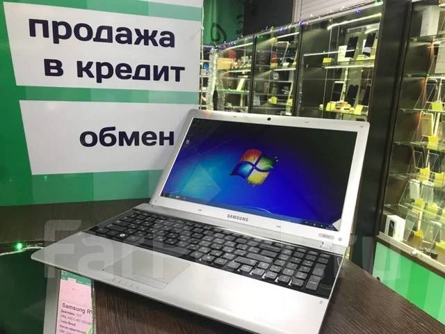 Samsung RV513. 15.6", 1,7����, ��� 2048 ��, ���� 320���, WiFi: 1, Bluetooth: 1, ����������� �� 3��. ����