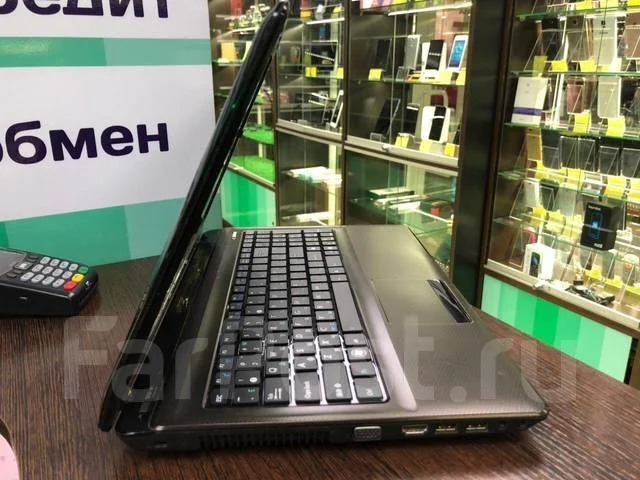 Samsung RV513. 15.6", 1,7����, ��� 2048 ��, ���� 320���, WiFi: 1, Bluetooth: 1, ����������� �� 3��. ����