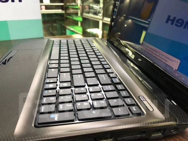 Samsung RV513. 15.6", 1,7����, ��� 2048 ��, ���� 320���, WiFi: 1, Bluetooth: 1, ����������� �� 3��. ����