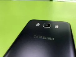 Samsung Galaxy J7. �/�