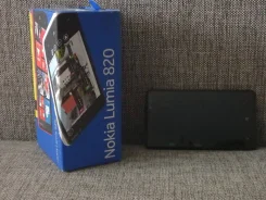 Nokia Lumia 820. �/�