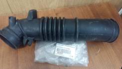 Патрубок воздухозаборника. Mazda Premacy, CP8W, CPEW Mazda Familia, BJ3P, BJ5P, BJ5W, BJ8W, BJEP, BJFP, BJFW, YR46U15, YR46U35, ZR16U65, ZR16U85, ZR16...