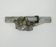 Мотор стеклоочистителя. Volkswagen Passat Двигатели: 1F, 1H, 1Y, 1Z, 2E, 4A, 9A, AAA, AAM, AAZ, ABF, ABL, ABS, ABV, AFE, AGK, APE, ARC, ARR, ATW, ATX...