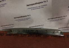 Накладка на дверь багажника. Toyota Highlander, ASU40, GSU40, GSU40L, GSU45, GVU48, MHU48 Двигатели: 1ARFE, 2GRFE, 2GRFXE, 3MZFE