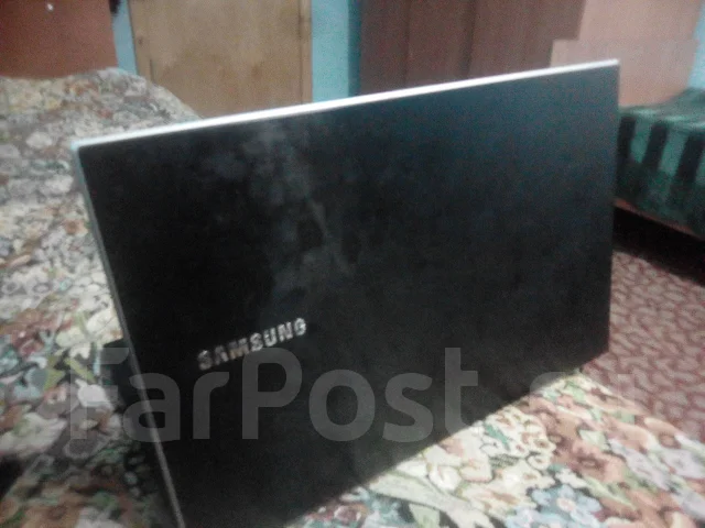 Samsung 305V5AD. 15.6", 1,8����, ��� 4 ��, ���� 500���, WiFi: 1, Bluetooth: 1, ����������� �� 1��. ����