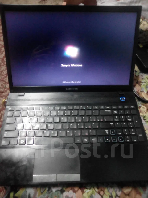 Samsung 305V5AD. 15.6", 1,8����, ��� 4 ��, ���� 500���, WiFi: 1, Bluetooth: 1, ����������� �� 1��. ����