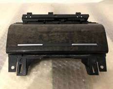 Пепельница. Audi S Audi A4, 8E2, 8E5, 8EC, 8ED, 8H7, 8HE Audi S4, 8E2, 8E5, 8EC, 8ED, 8H7, 8HE Audi RS4, 8HE Двигатели: AKE, ALT, ALZ, AMB, AMM, ASB...