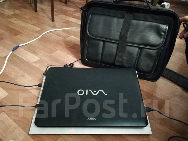 Sony VAIO. 15.6", 1,6����, ��� 8 ��, ���� 700���, WiFi: 1, Bluetooth: 1, ����������� �� 3��. ����