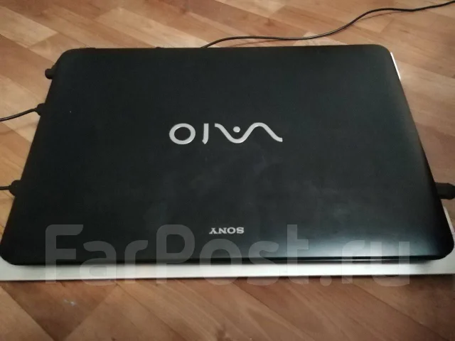 Sony VAIO. 15.6", 1,6����, ��� 8 ��, ���� 700���, WiFi: 1, Bluetooth: 1, ����������� �� 3��. ����