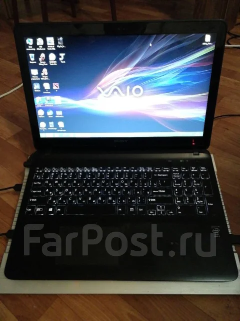 Sony VAIO. 15.6", 1,6����, ��� 8 ��, ���� 700���, WiFi: 1, Bluetooth: 1, ����������� �� 3��. ����