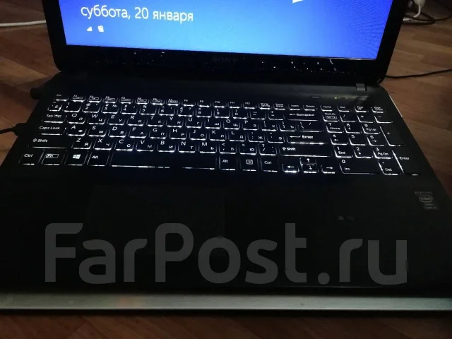 Sony VAIO. 15.6", 1,6����, ��� 8 ��, ���� 700���, WiFi: 1, Bluetooth: 1, ����������� �� 3��. ����