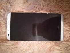 HTC Desire 820. �/�