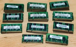 SO-DIMM DDR2.