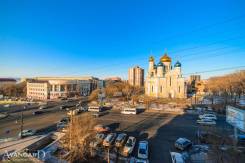 2-комнатная, улица Октябрьская 14. Центр, 55 кв. м. Вид из окна днем