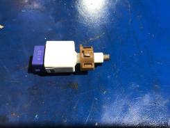 Концевик под педаль тормоза. Toyota Aurion, ACV40 Toyota Camry, ACV40, ACV45, GSV40 Toyota Land Cruiser Prado, GRJ120, GRJ120W, GRJ121, GRJ121W, GRJ12...
